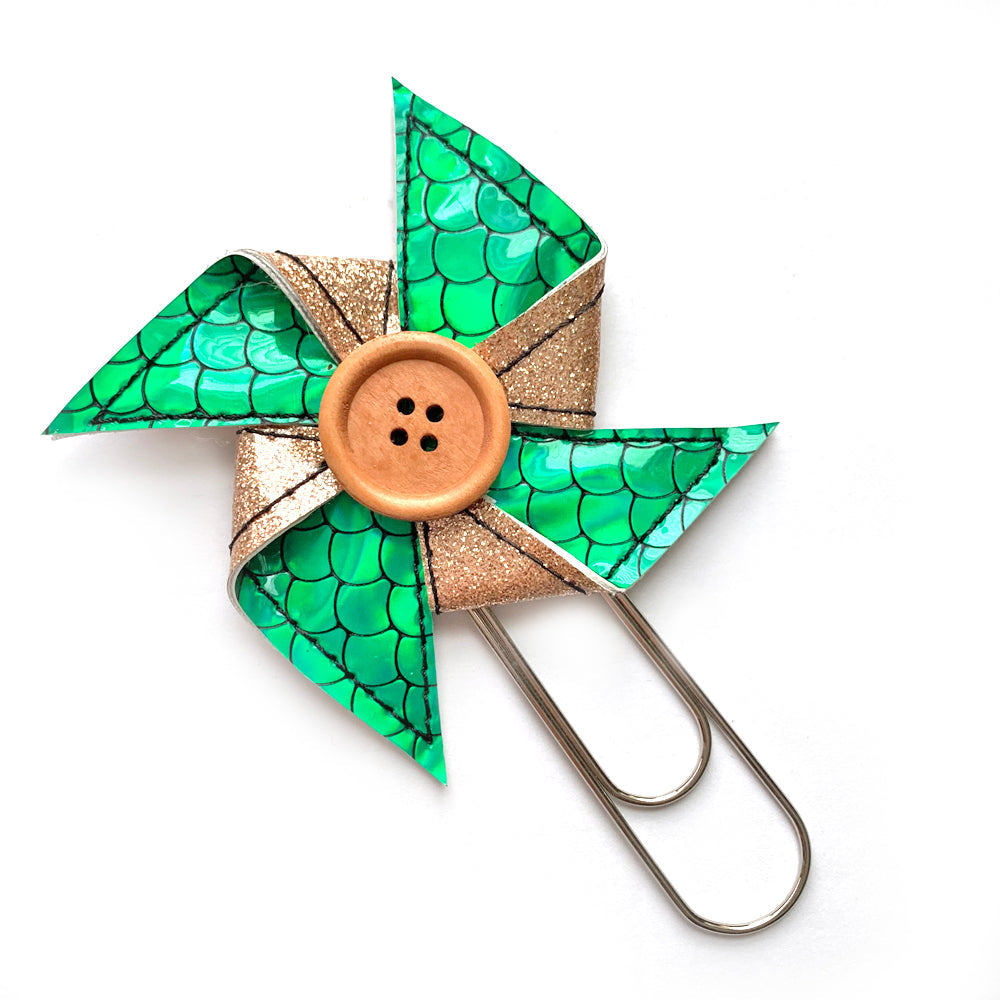 Champagne Sparkle & Green Holo Scale Pinwheel
